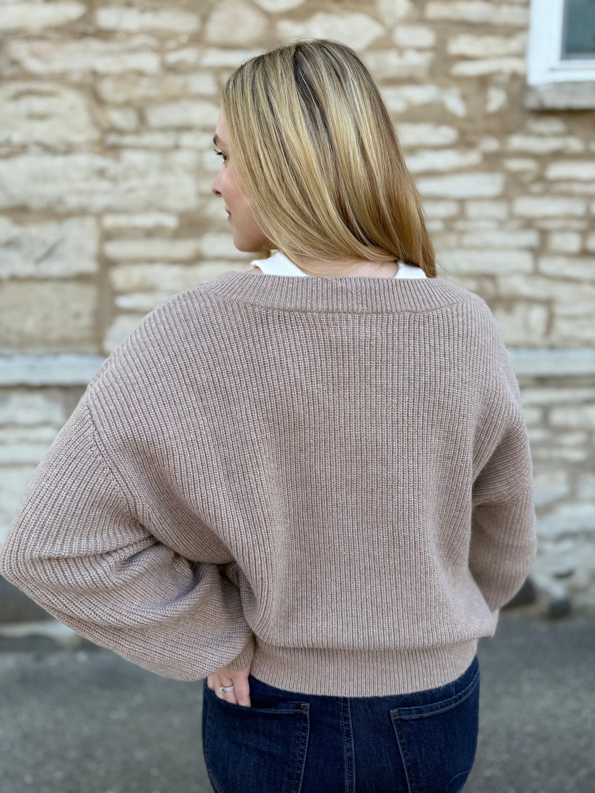 V-neck Sweater Tan/White