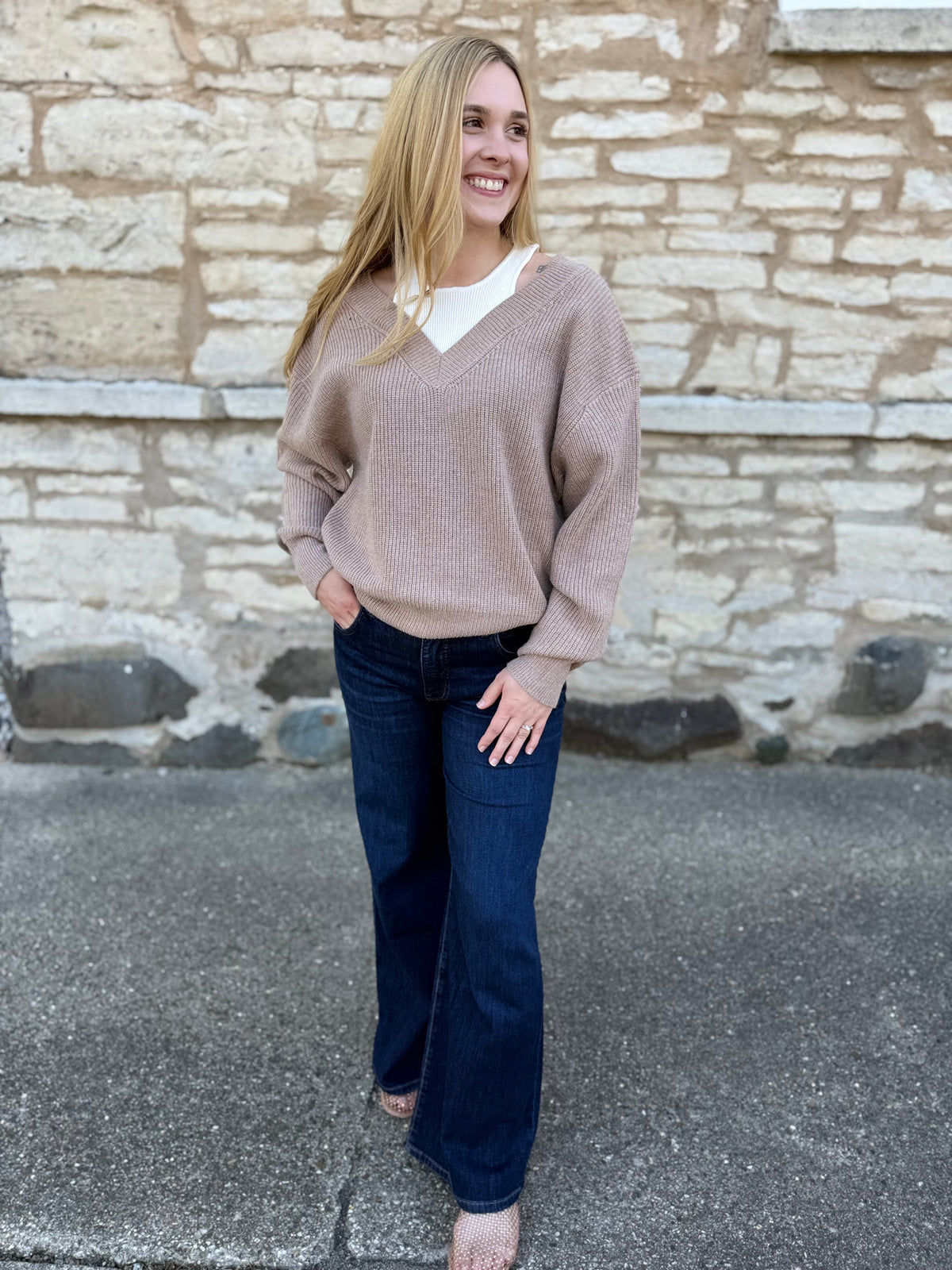 V-neck Sweater Tan/White