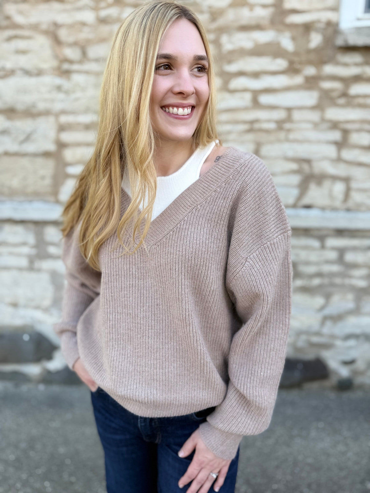 V-neck Sweater Tan/White